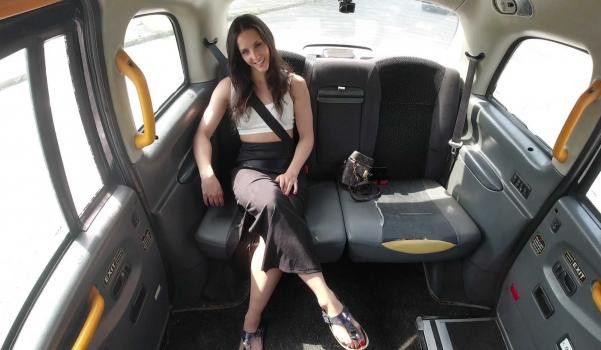 [SexInTaxi] Fitness Trainer Got Fucked In The Taxi CZECH (E63.Betzz.Sexy)