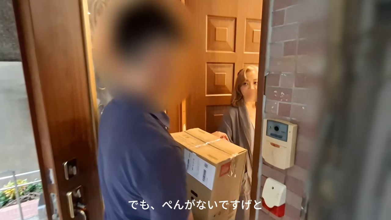 FC2PPV 4726082 Half Price Until 8/1!! Seducing A Delivery Man And Having Sex Right Away! The Pleasure Of A Wife Who Has Finished Her Morning Chores Is The Obscene Time Of Creampie Sex In The Afternoon…
